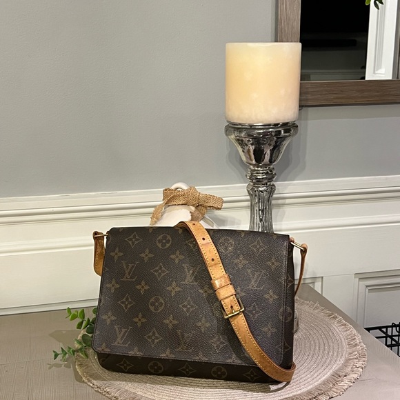 Louis Vuitton Musette Tango Crossbody - Picture 3 of 13